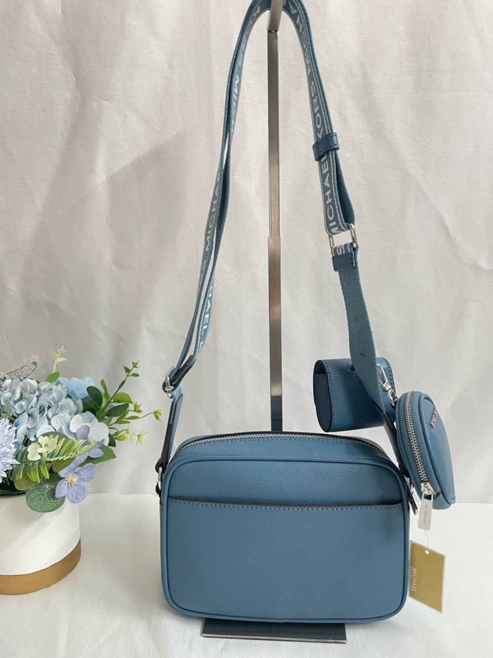MICHAEL KORS JET SET LEATHER MEDIUM CROSSBODY WITH CASE FOR APPLE AIRPODS PRO - Picture 9 of 13